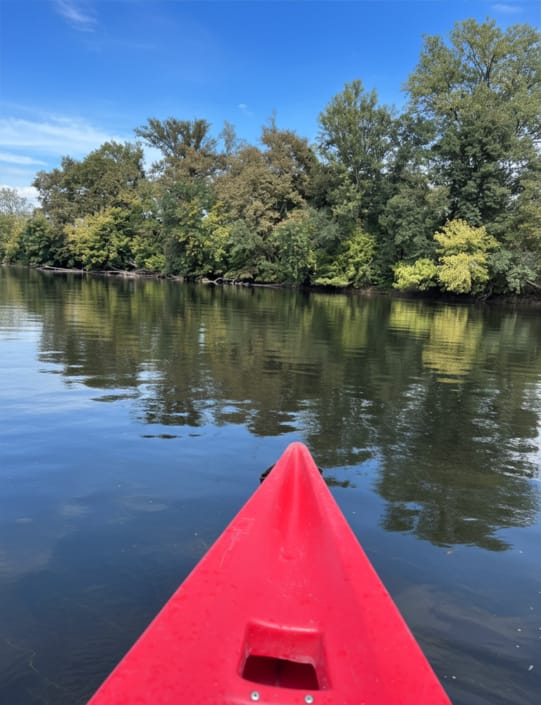 Dordogne river bank by canoe