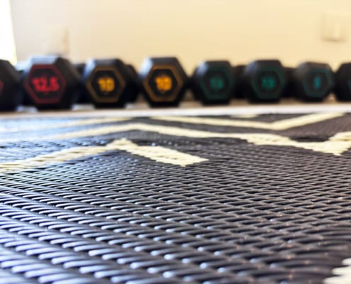 Wellness and yoga room Dumbbells and gym mats available at the gite