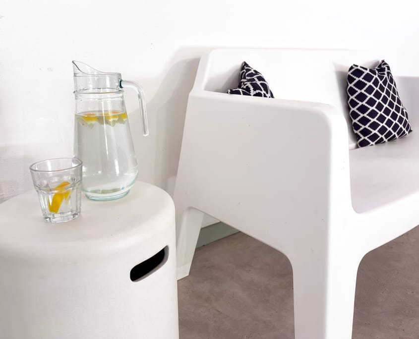 Wellness and yoga room furnishings Drinks and soft furnishings in our yoga room